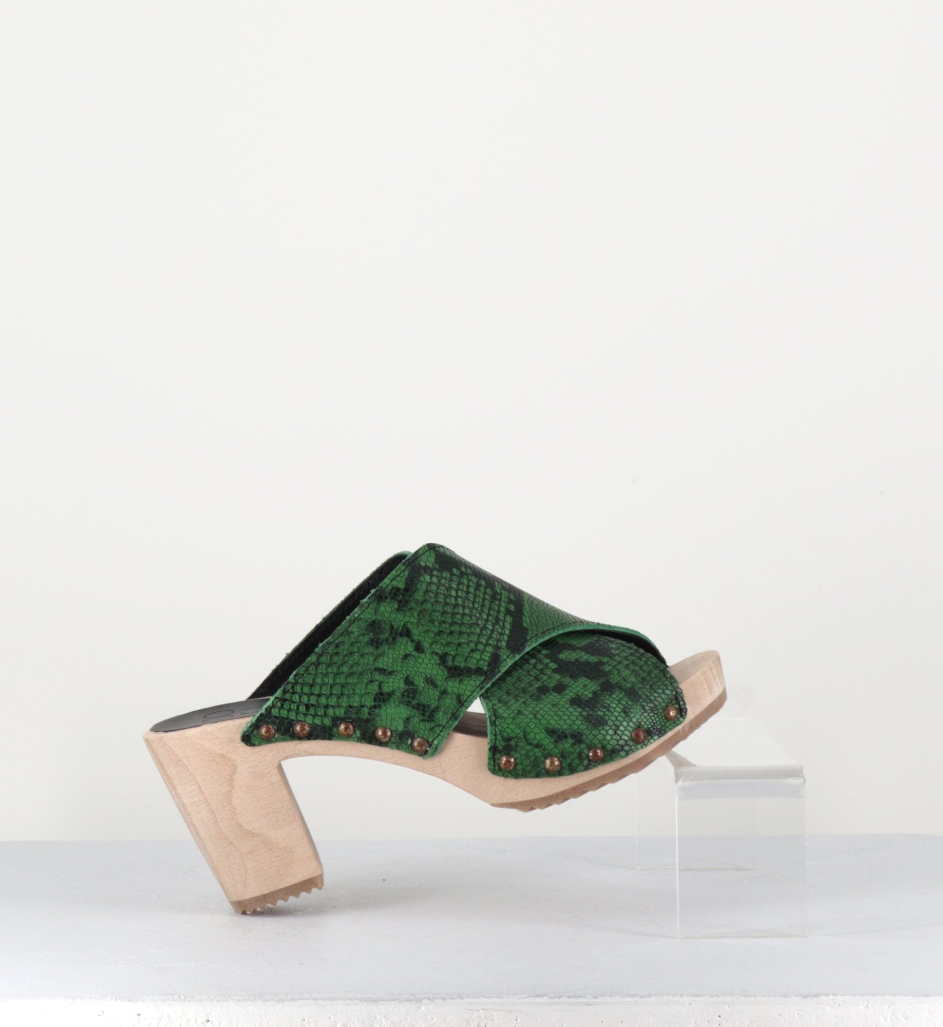 Sandales-sabots en cuir vert imprimé python - RITA PYTHON