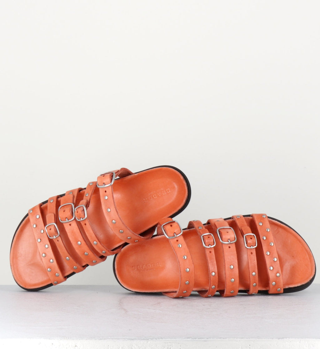 Sandales plates en cuir orange clair multi-brides à clous - 68750 CARROT