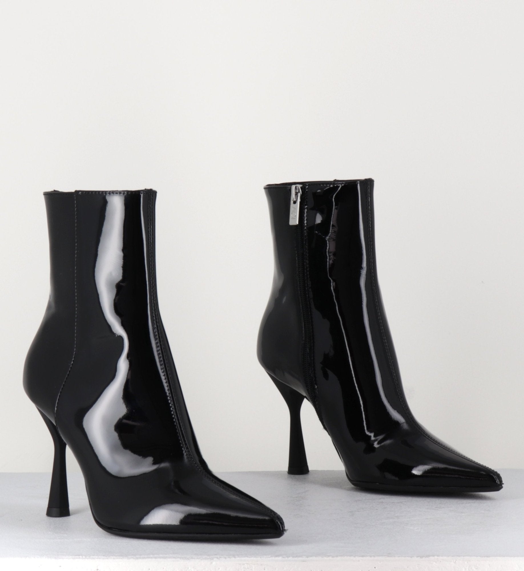 Boots bout pointu en cuir vernis noir - DEA SHINY
