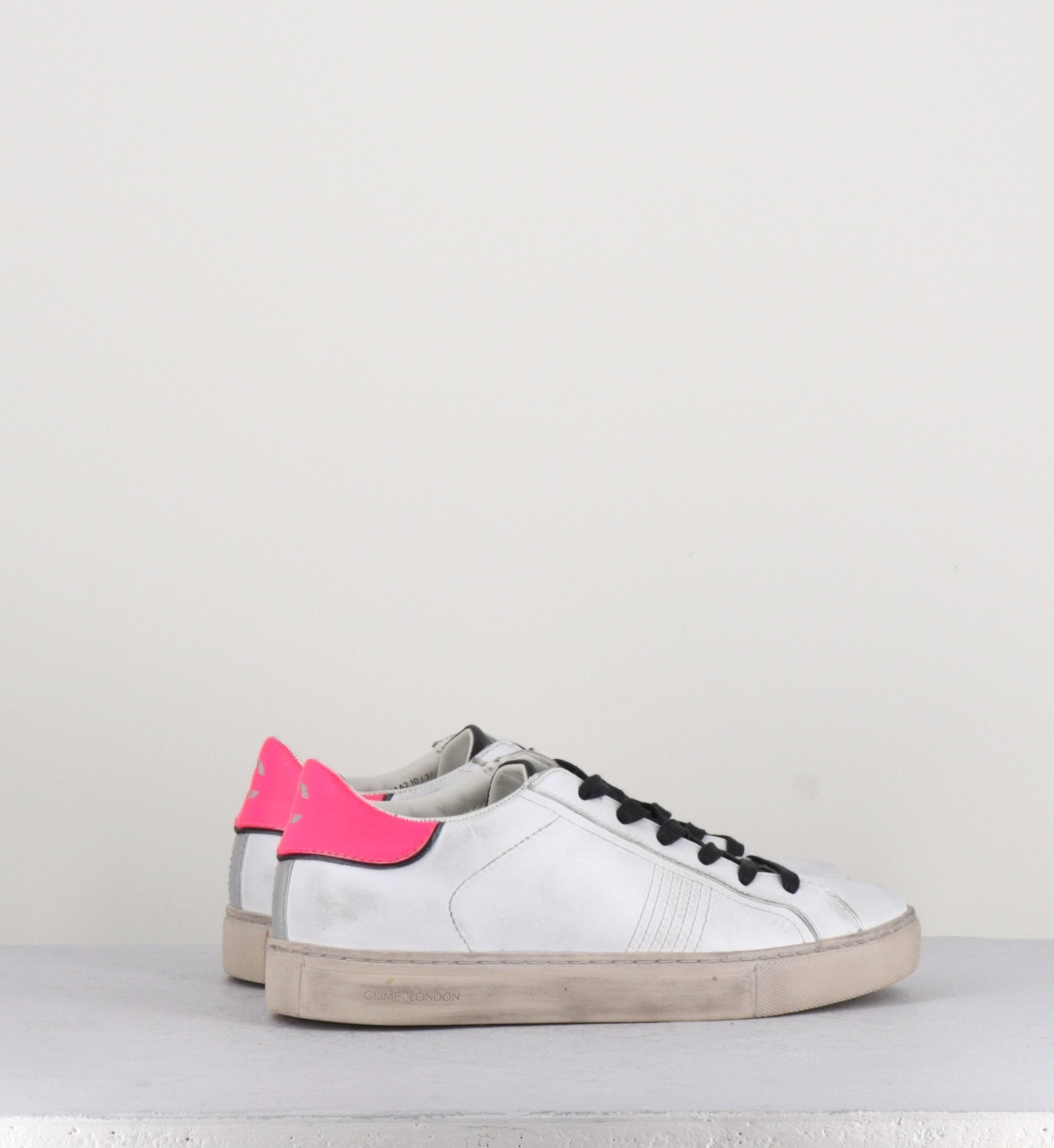 Sneakers en cuir blanc et rose Crime London - BEAT 25700