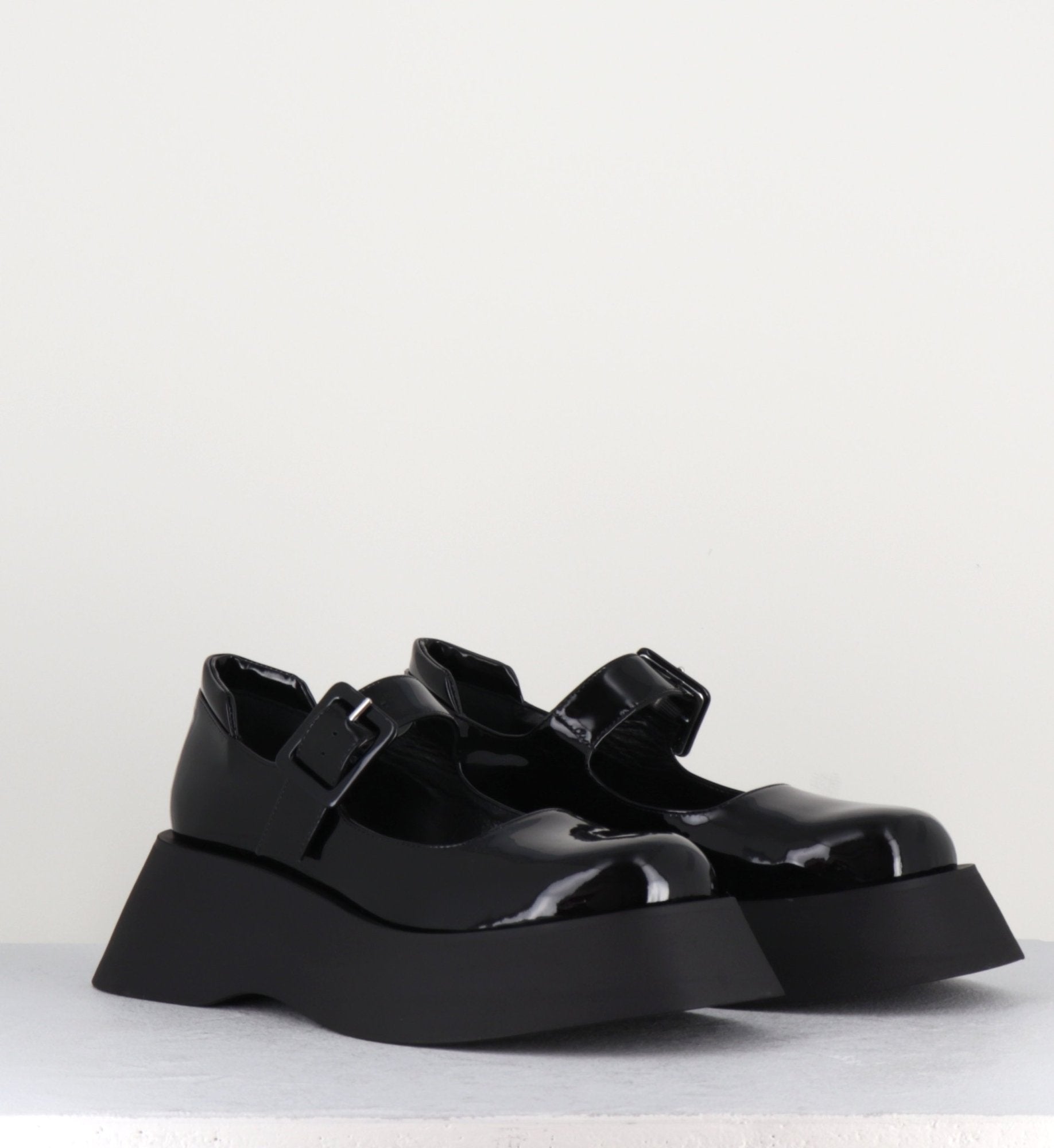 CORA VERNICE NERO