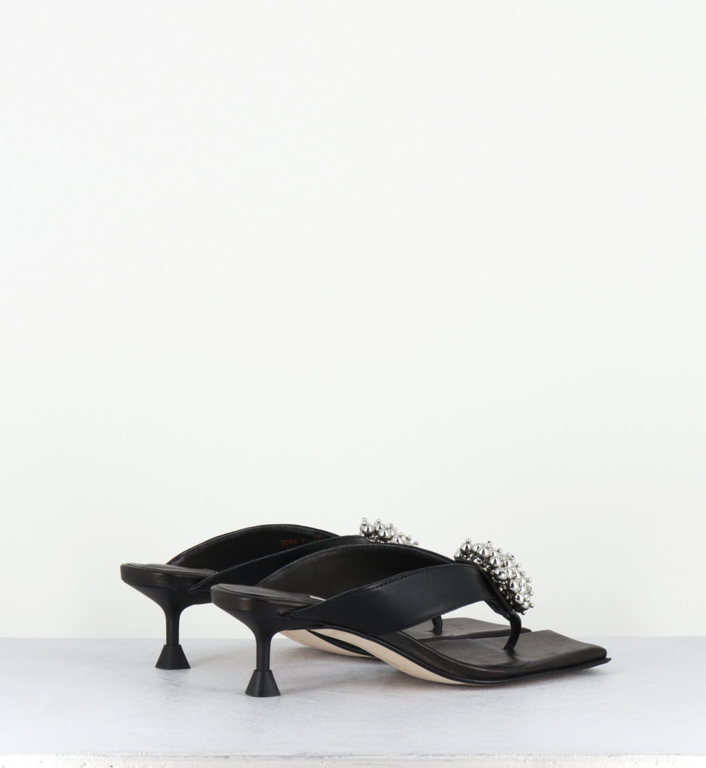 NARELA BLACK SANDAL