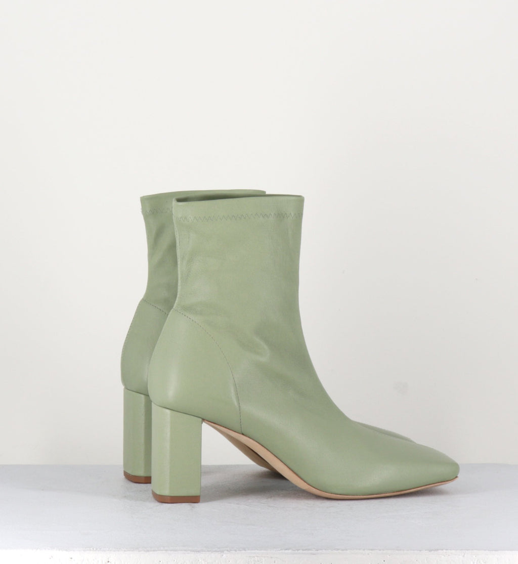 1A4352D LIGHT GREEN