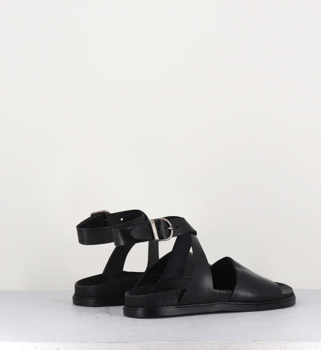 Sandales plates brides croisées en cuir noir - 68797 NERO