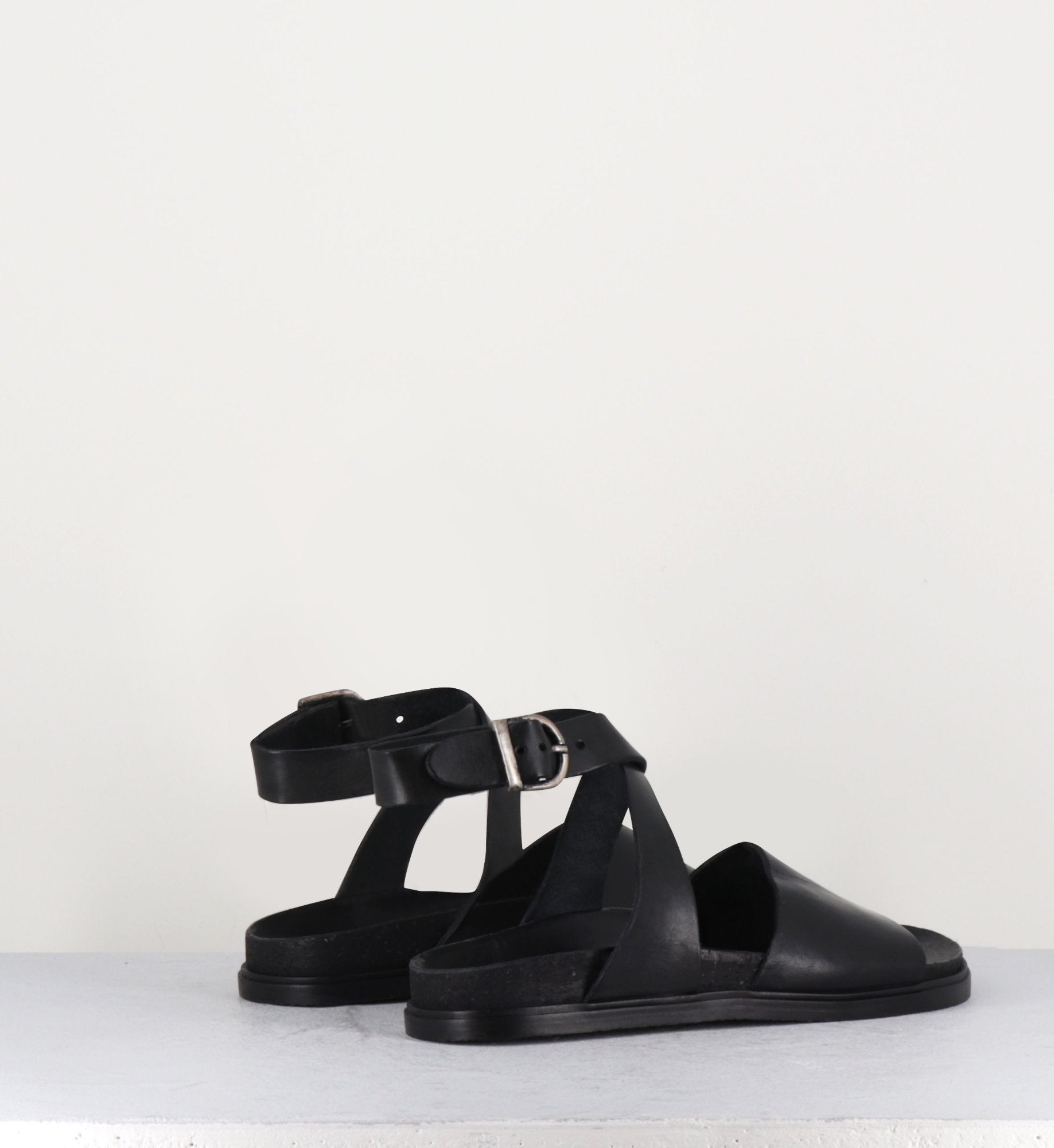 Sandales plates brides croisées en cuir noir - 68797 NERO