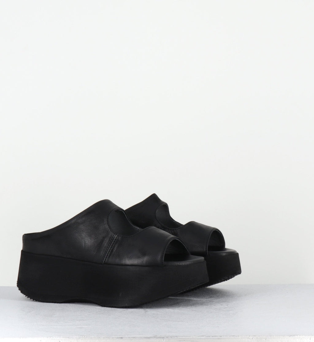 Mules compensées japonisantes en cuir noir 5121 GAS NERO