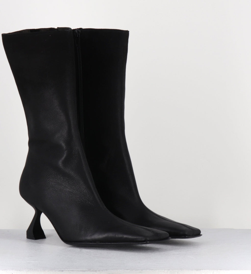 PEARL BLACK BOOTS