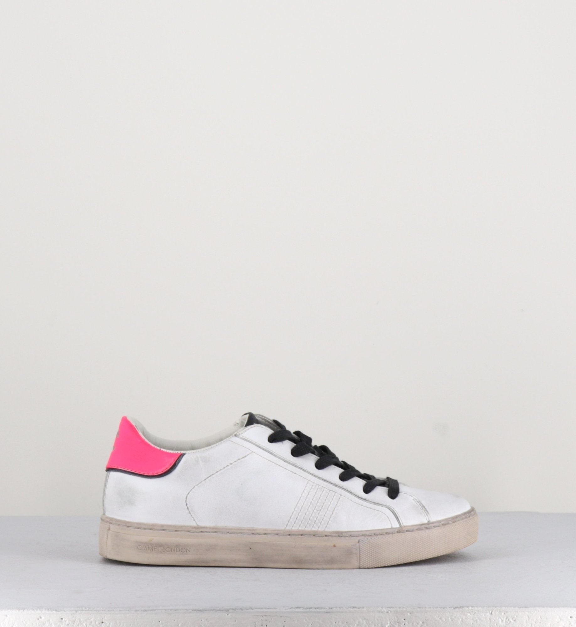 Sneakers en cuir blanc et rose Crime London - BEAT 25700