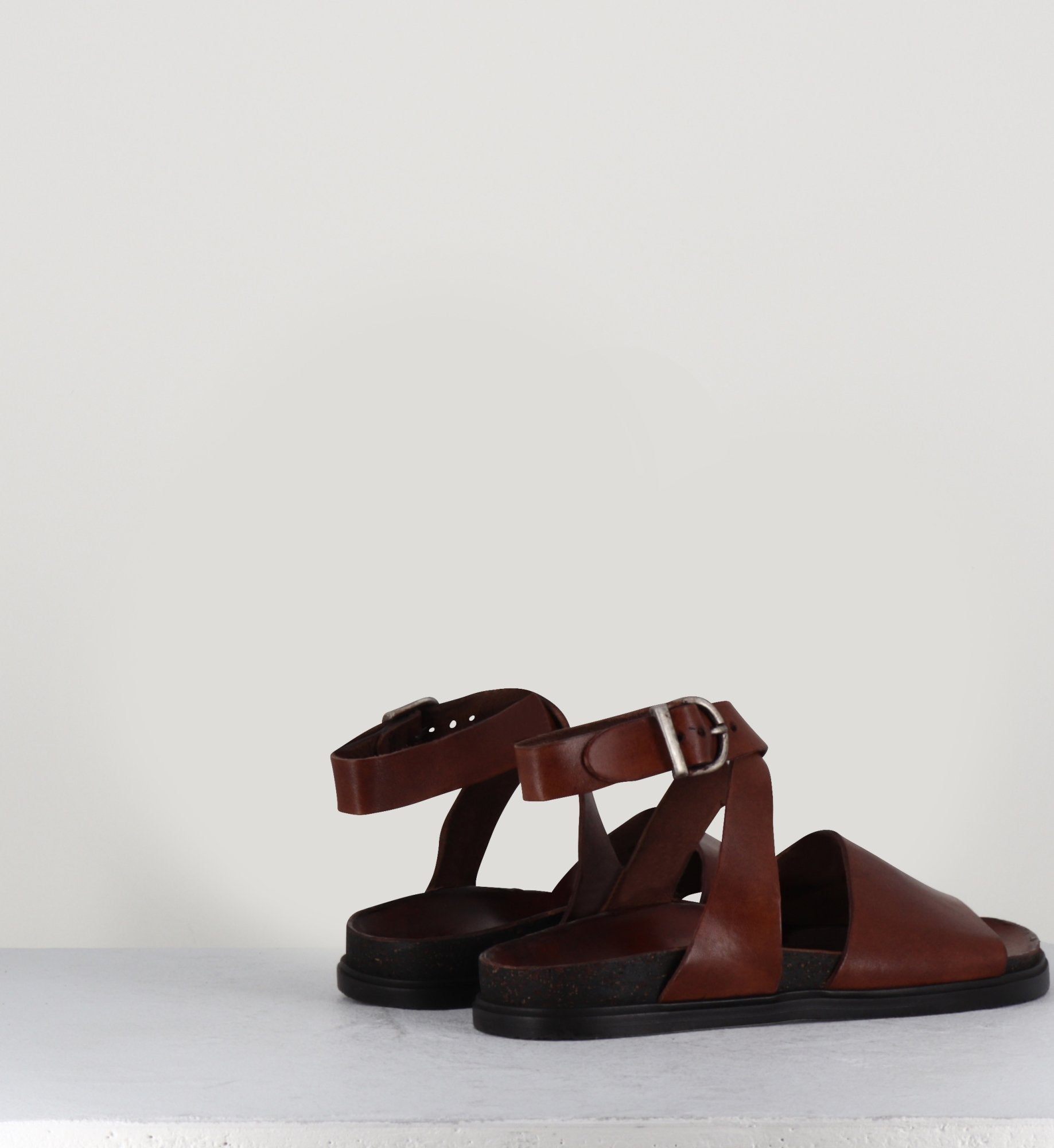 Sandales plates brides croisées en cuir marron - 68797 MOGANO