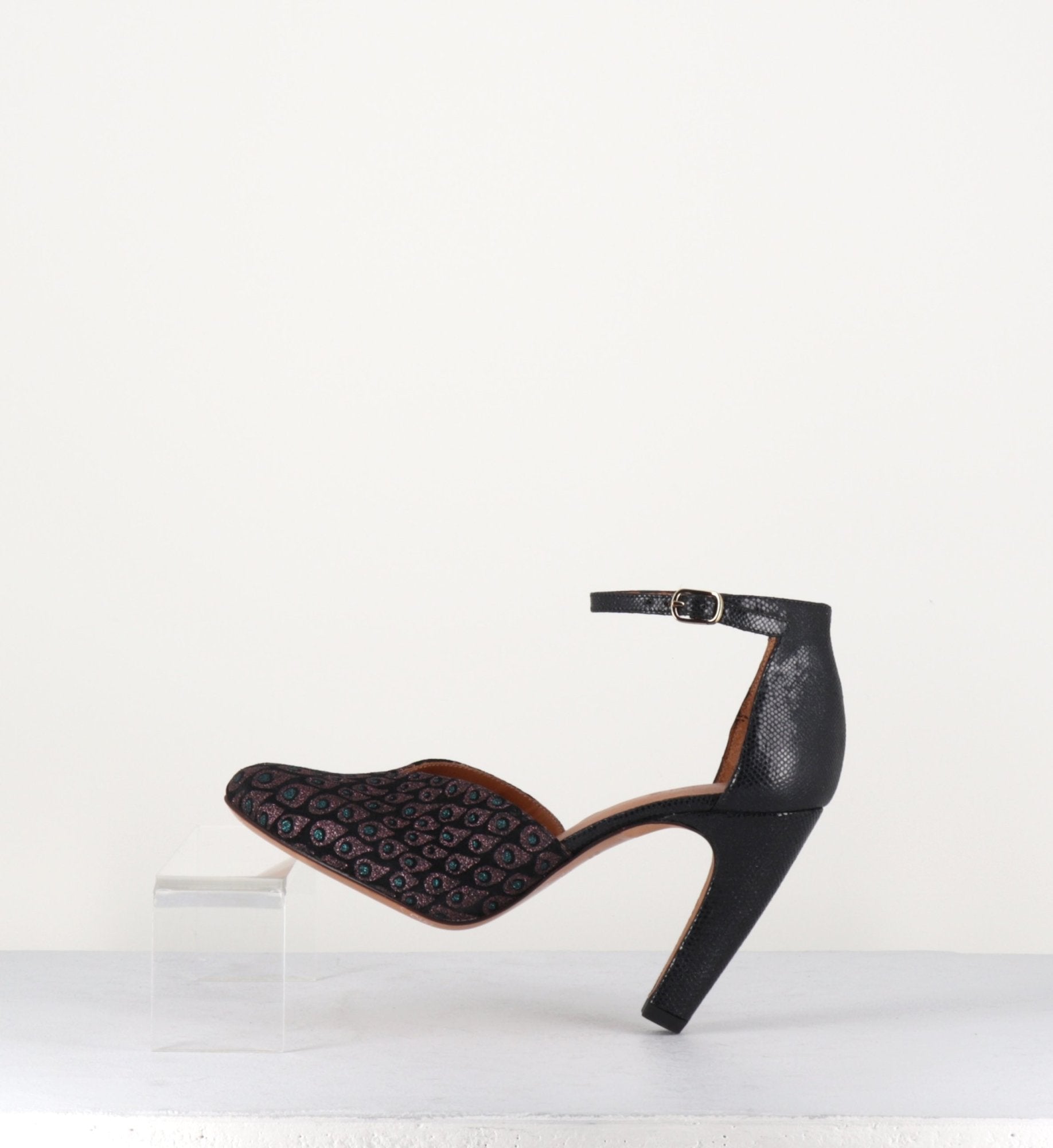 Escarpin talon haut et bride cheville DARI - Chie Mihara