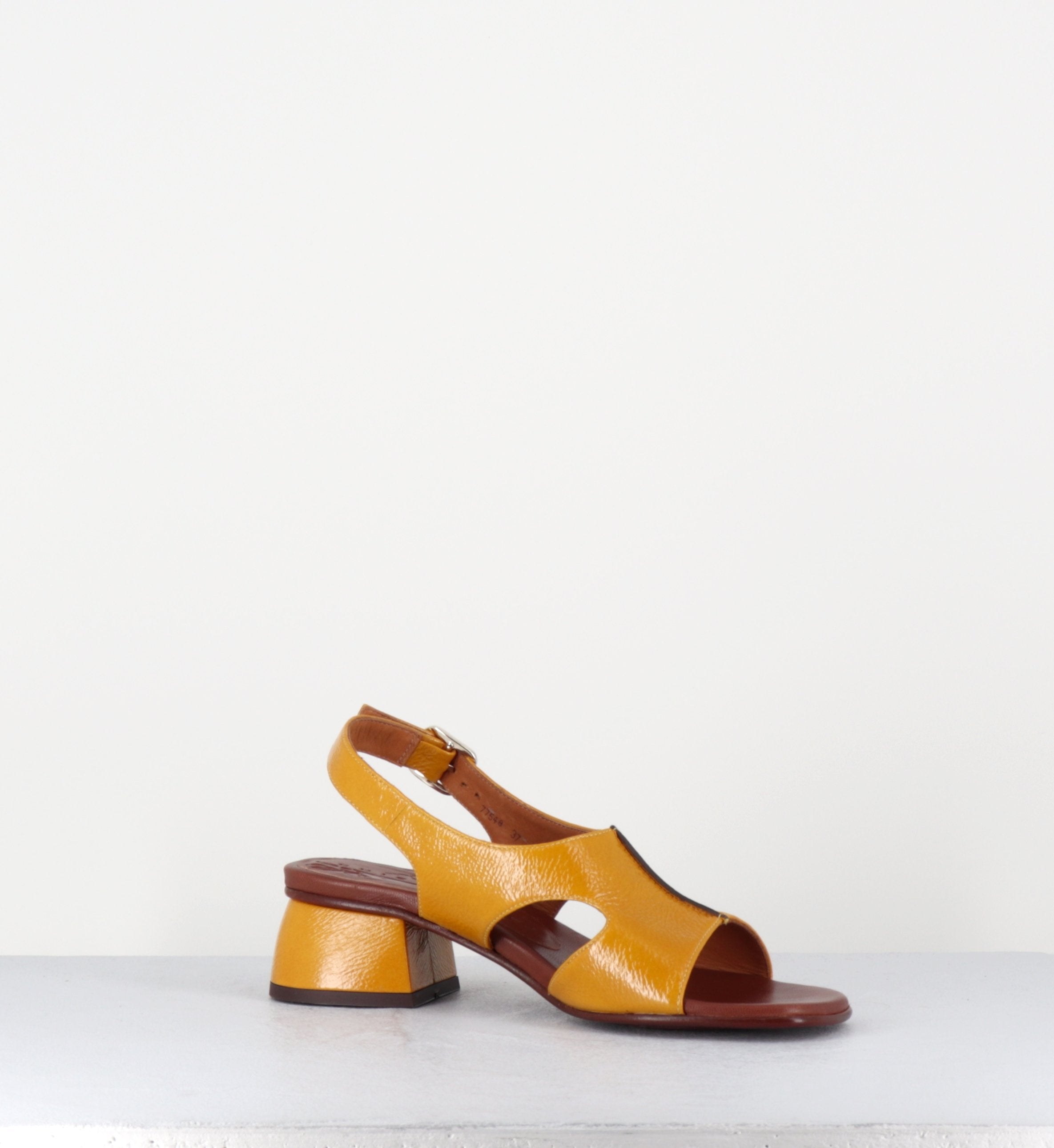 QUI-QUIANA44 FERRARI SUN