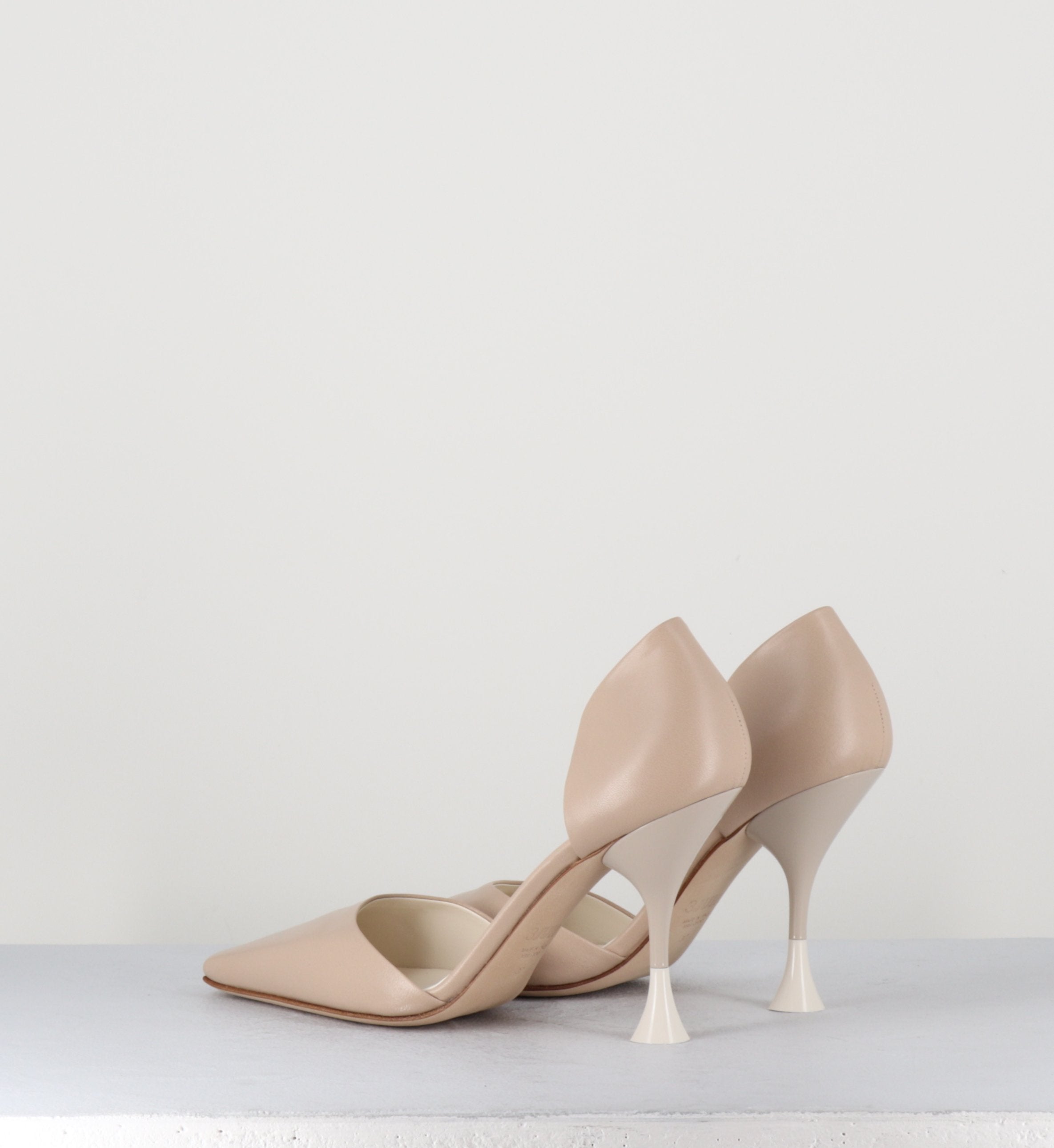 Escarpins en cuir beige 90s - HOLLY CRIS SAHARA