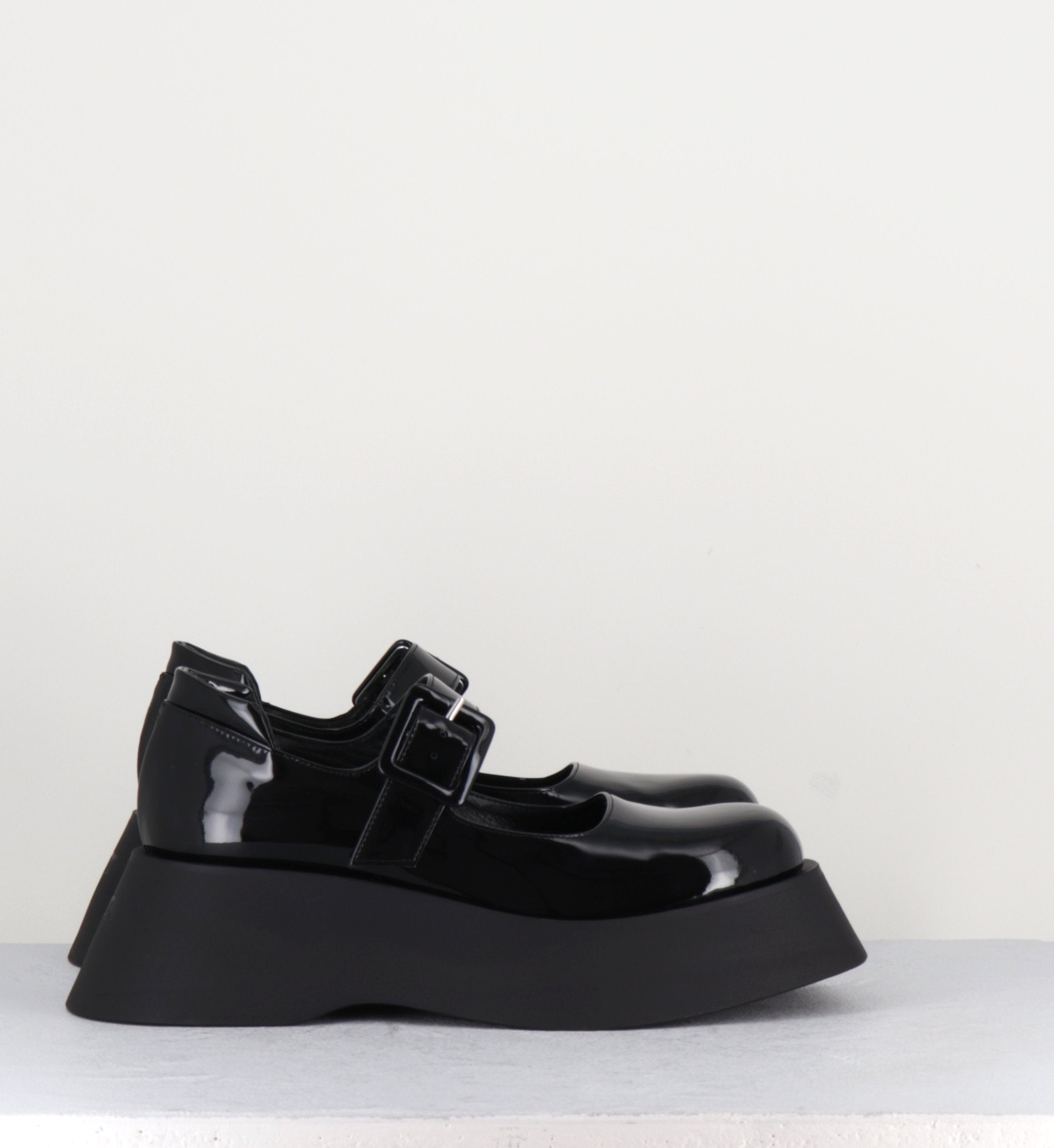 CORA VERNICE NERO