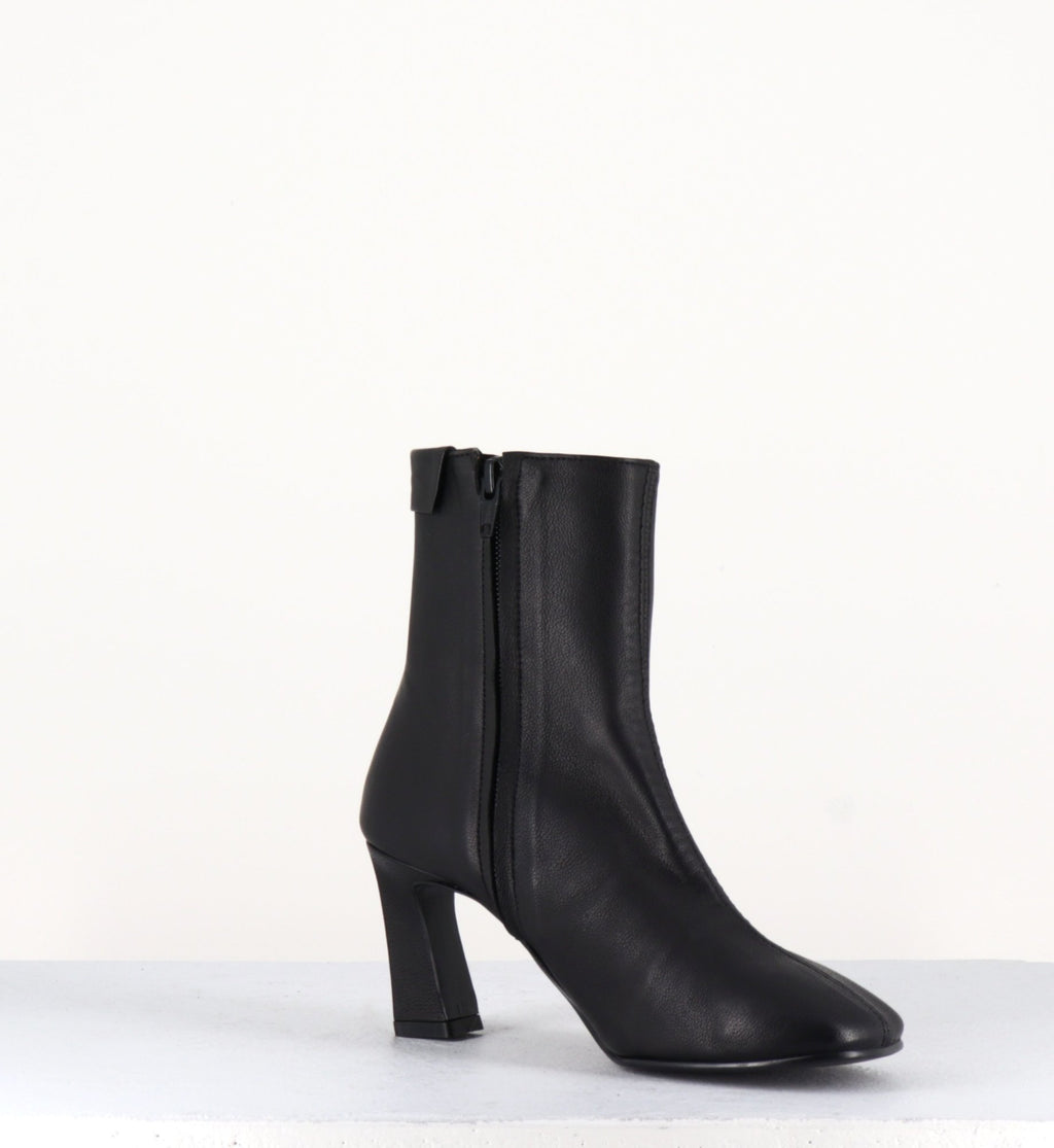 WIDE TOE CLEAN BOOTS