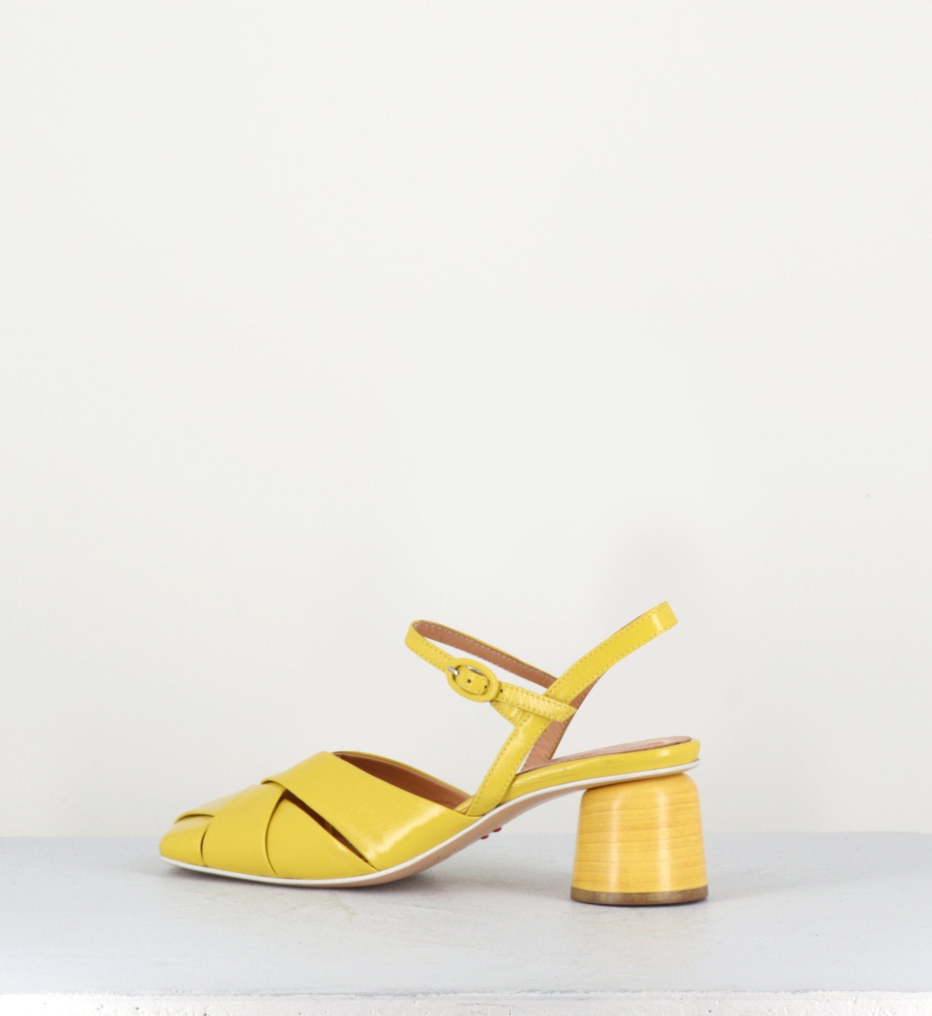 Chaussures babies en cuir jaune tressé - FANNY26 SOLE