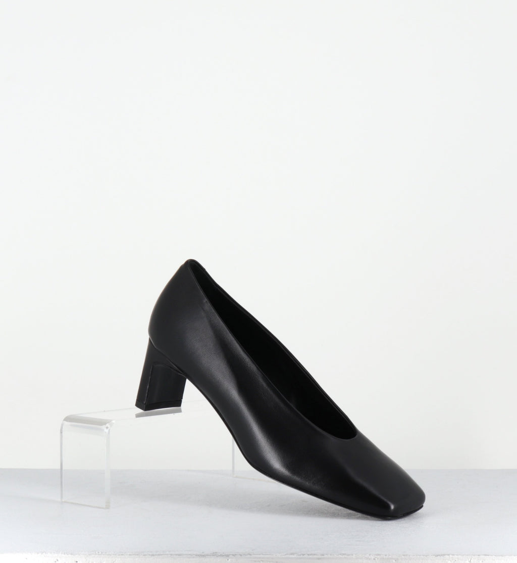 SANTI BLACK COWHIDE