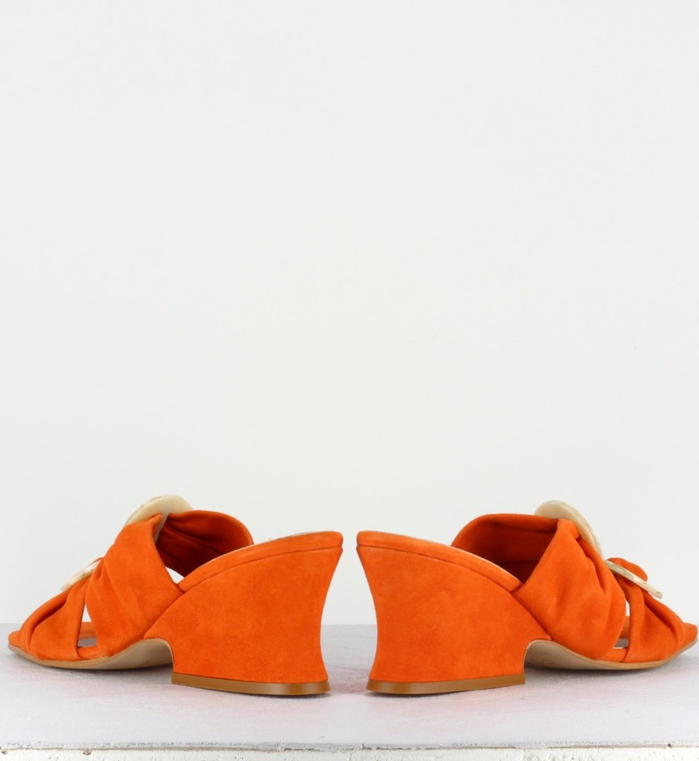 Mules en daim orange avec ornement - Valentina