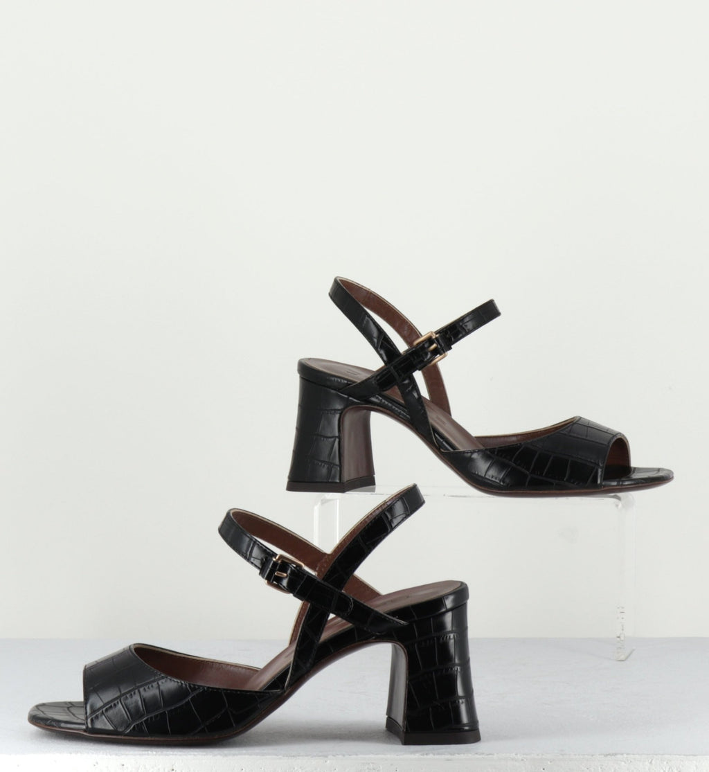 PE21039 BLACK