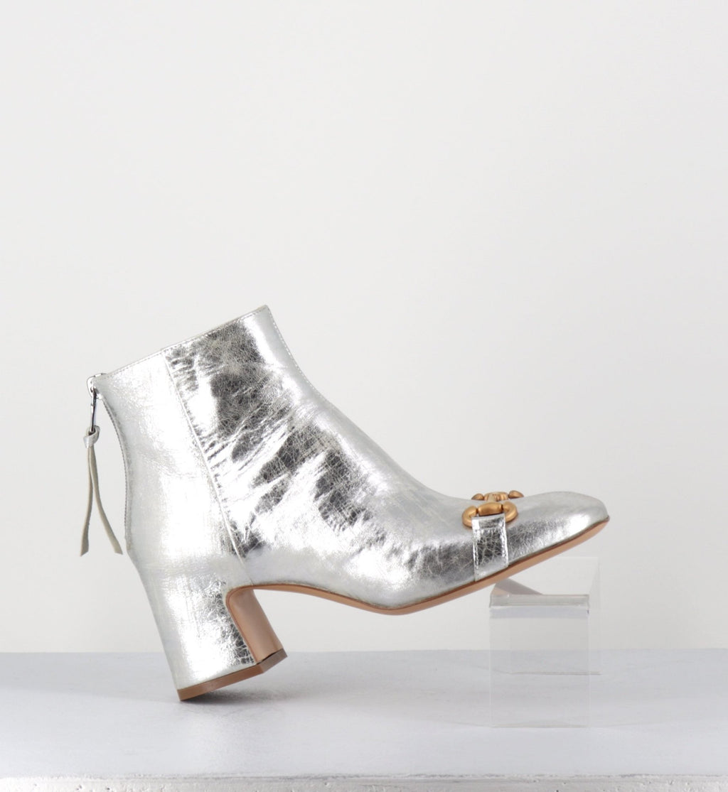 Q199 VINTAGE SILVER