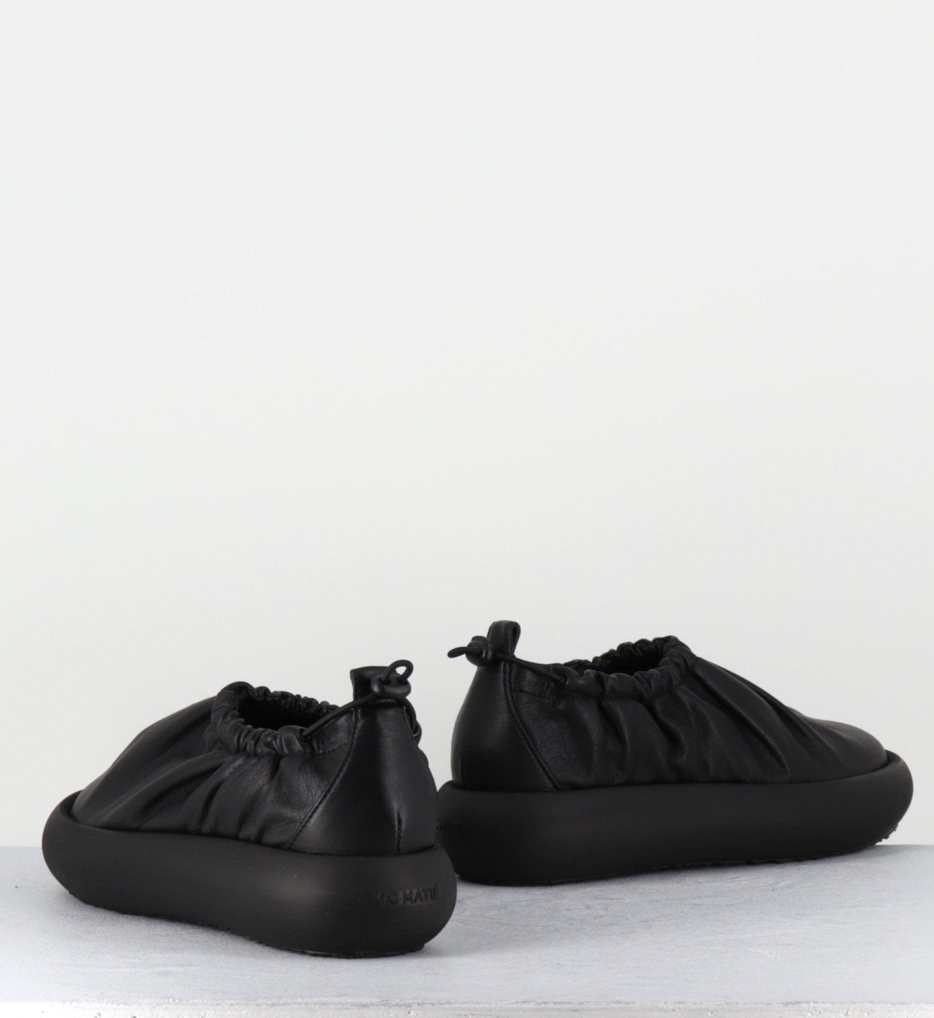 1C6854D TRAVEL BLACK